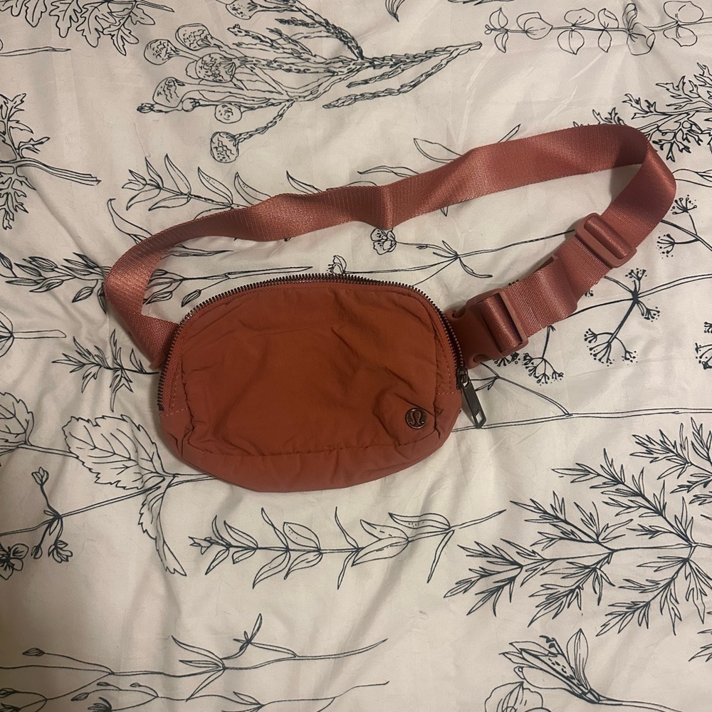 Lululemon Everywhere Belt Bag 1L